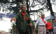 <b>岳阳：92岁抗战老兵伏宗鑫的愿望终于实现了</b>